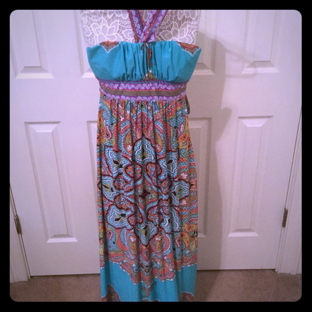 Alyn Paige dress